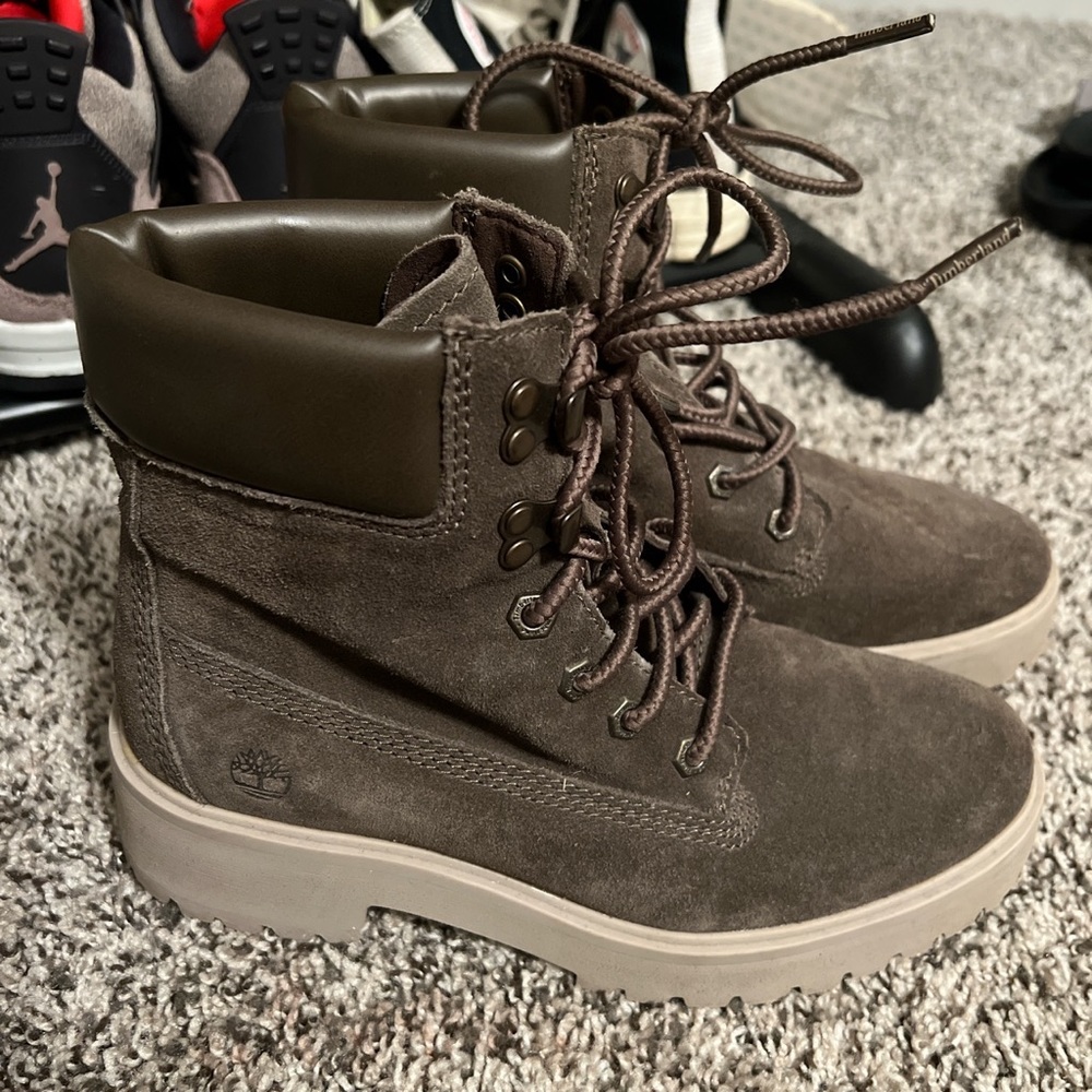 Womens 7.5 (fits an 8) Timberland Boots